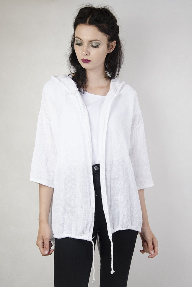 Biała narzuta z domieszką lnu, z gwiazdą