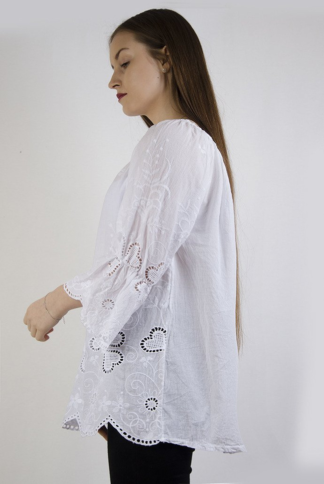 Biała bluzka z rozszerzanymi rękawami