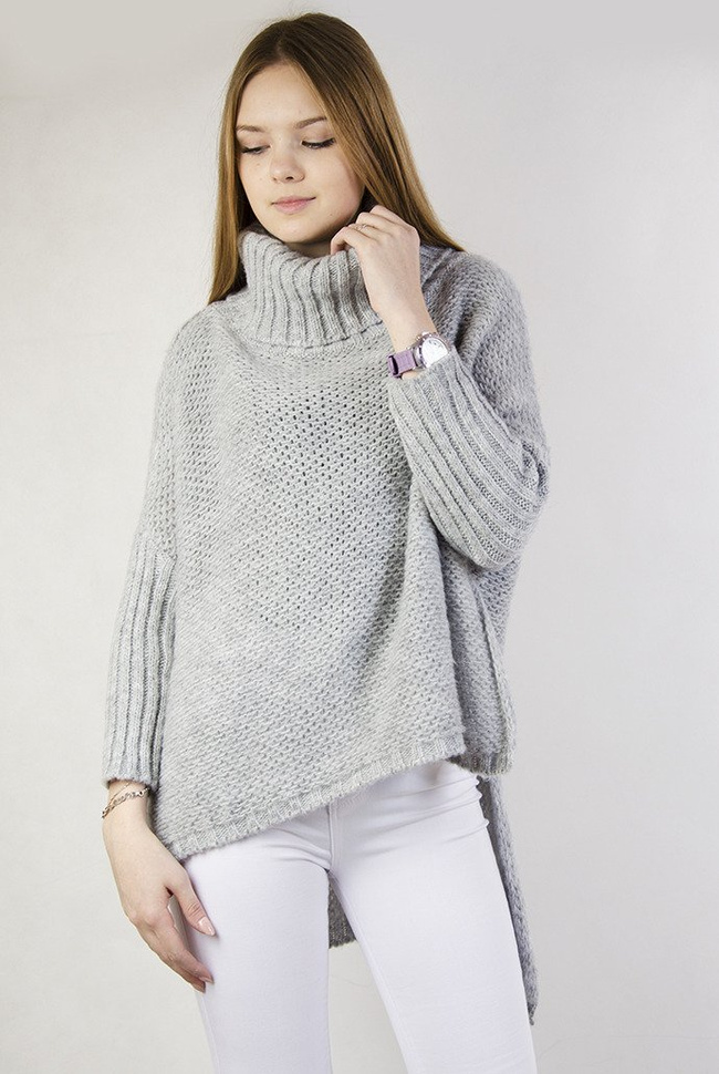 Szary sweter a'la ponczo z golfem