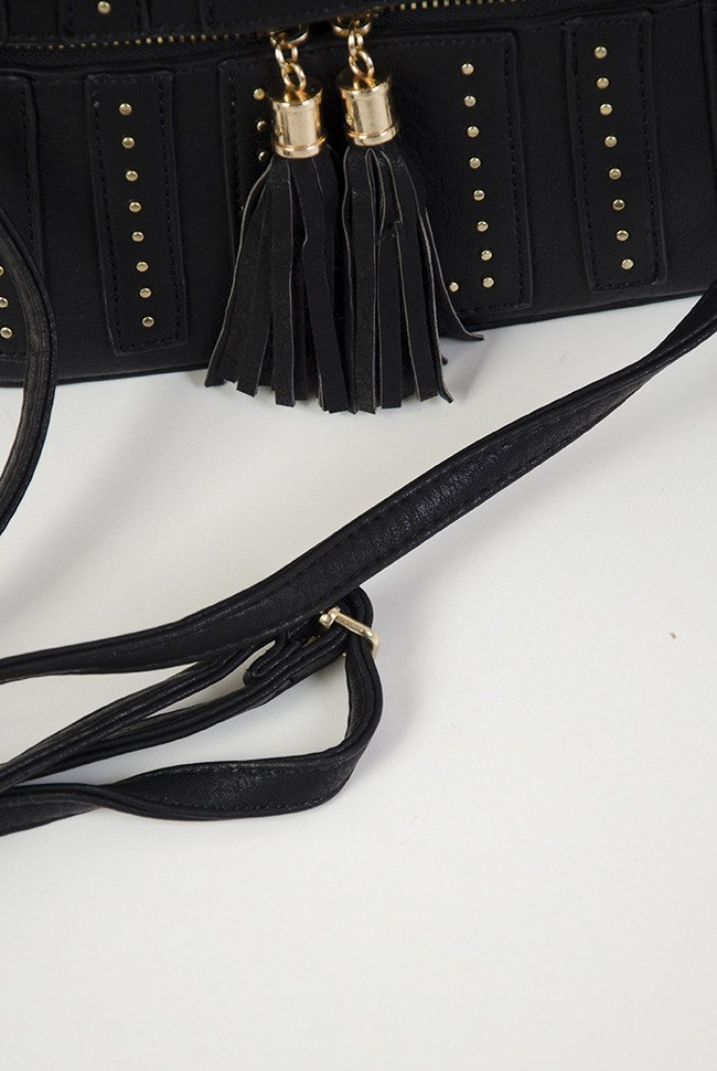 Mała czarna torebka z ćwiekami