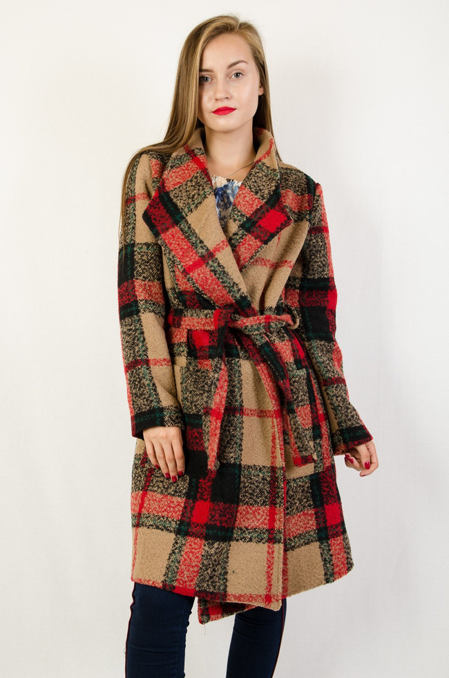 Beżowy płaszcz w kratę z wiązaniem w pasie