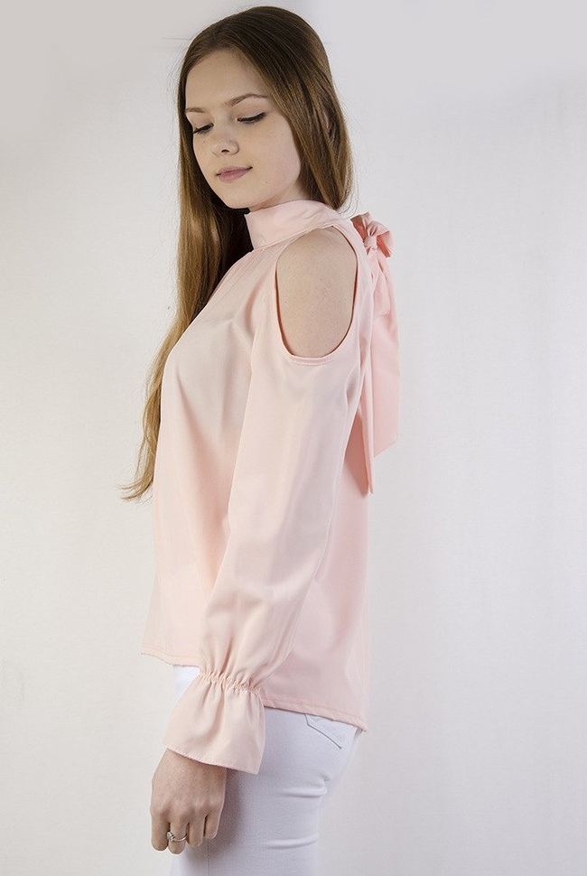 Różowa bluzka z wiązaniem z tyłu