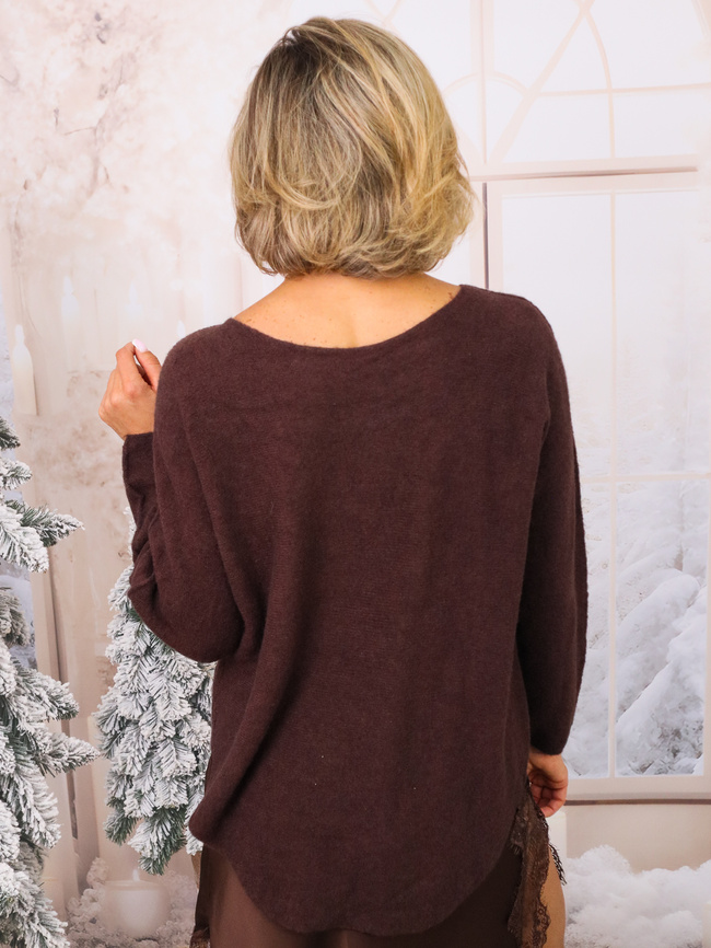 SWETER JEDNOLITY DZIANINOWY Z NASZYJNIKIEM- CZEKOLADOWY