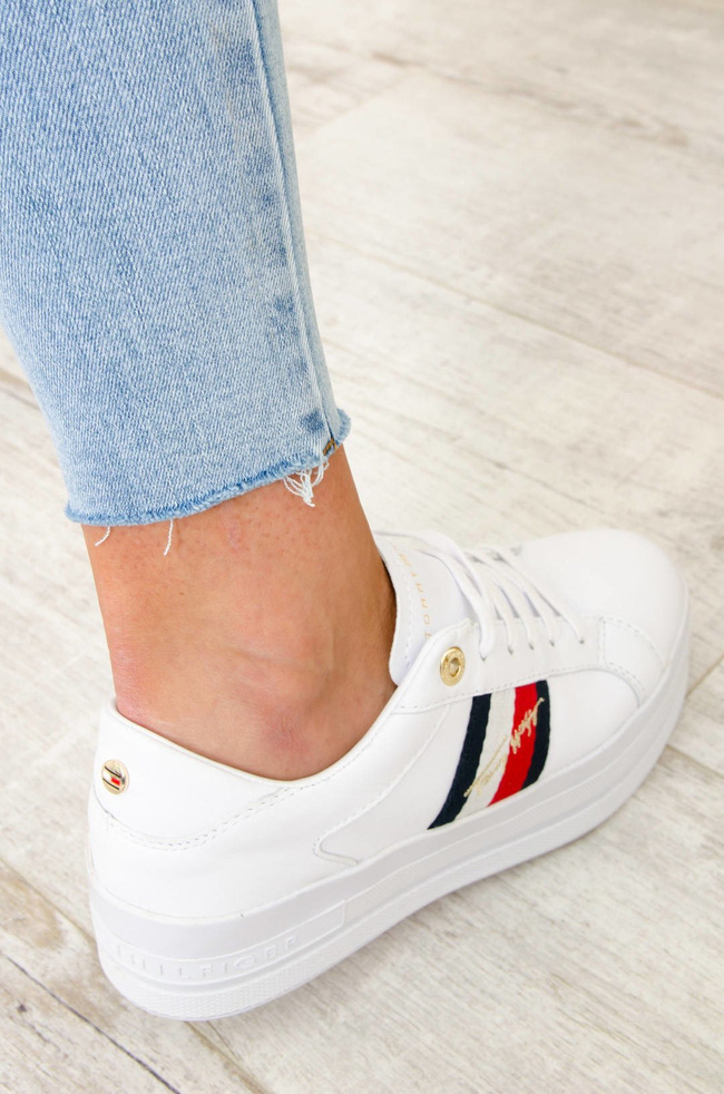 JASNE SPODNIE JEANSOWE Z PRZETARCIAMI-WYSOKI STAN