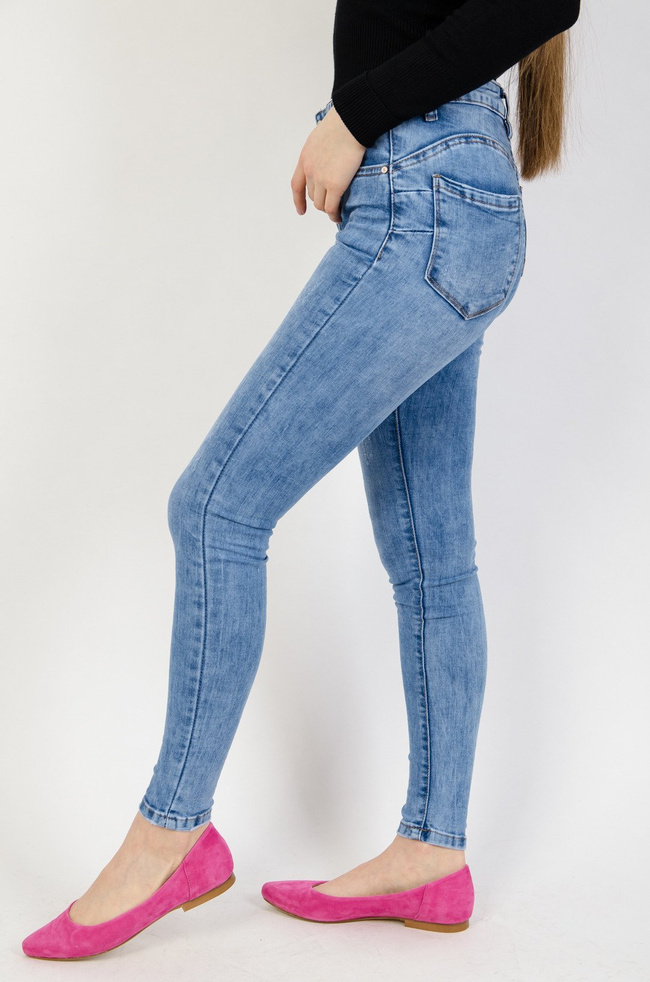 Jasne spodnie jeansowe typu push up