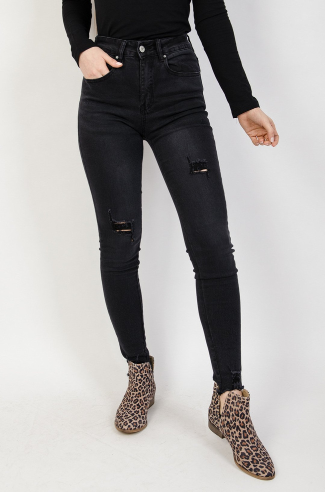 Ciemne spodnie jeansowe z przetarciami