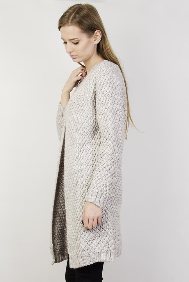 Beżowy sweter typu kardigan z dzianiny