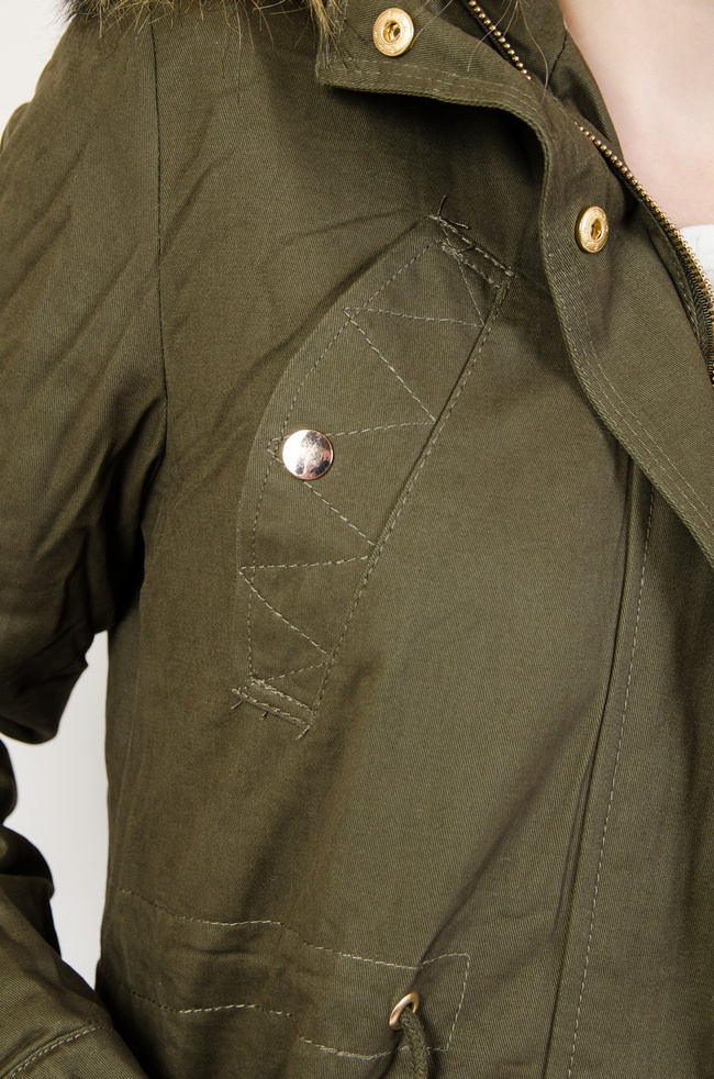 Zielona asymetryczna kurtka ze ściągaczem w pasie