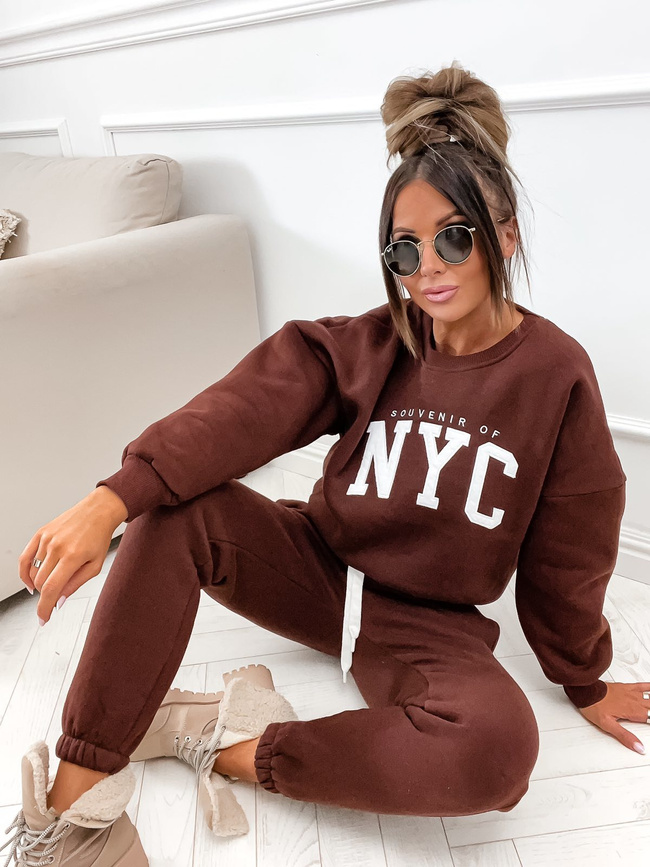 KOMPLET DRESOWY Z OZDOBNĄ NASZYWKĄ- BRĄZOWY