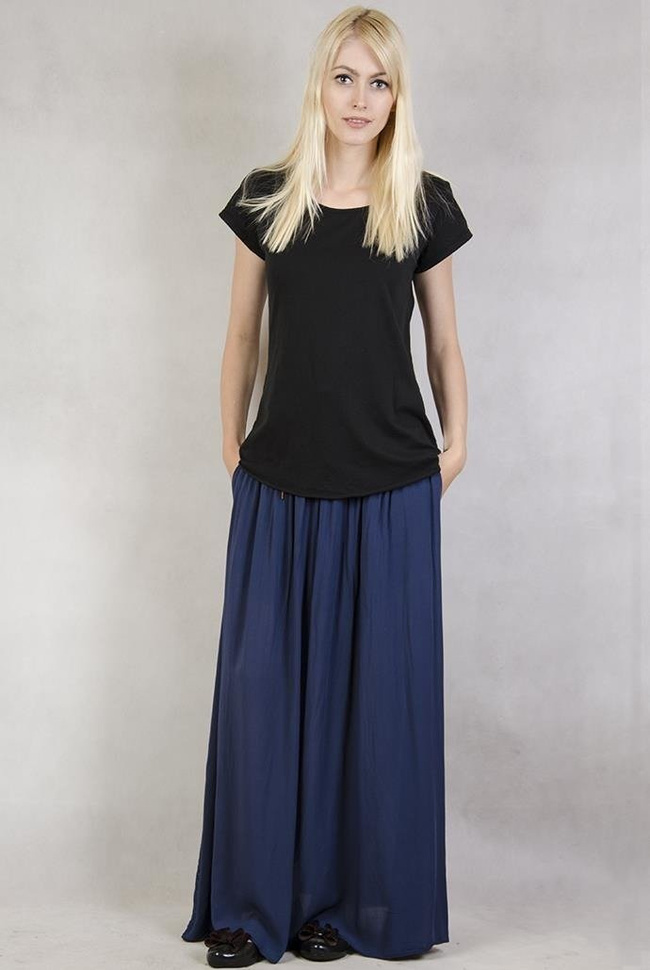 Bluzka czarna z ozdobnymi koronkowymi plecami