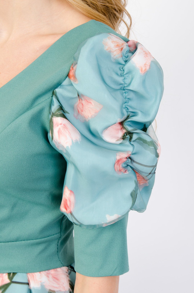 ZIELONA ROZKLOSZOWANA SUKIENKA Z BUFKAMI