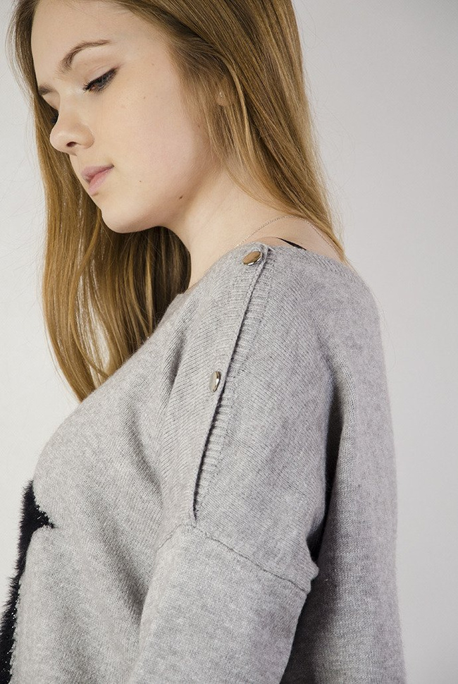 Szary sweterek z czarną gwiazdą