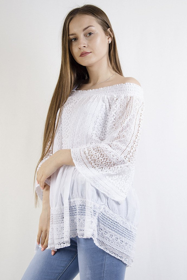 Biała ażurowa bluzka z falbanką na dole