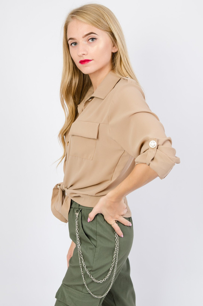 Brązowa bluzka koszulowa ze złotymi guzikami