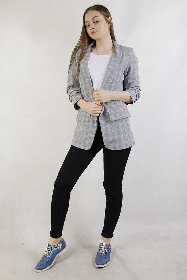 Szara marynarka w kratkę z marszczeniem na rękawach