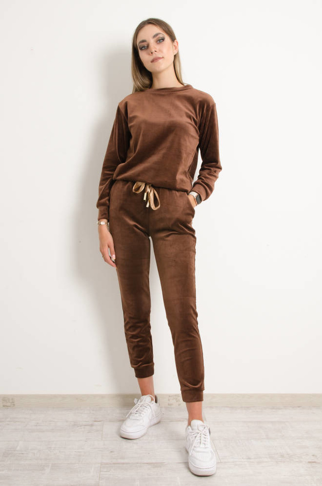 KOMPLET DRESOWY WELUROWY Z OZDOBNĄ NASZYWKĄ- CIEMNOBRĄZOWY