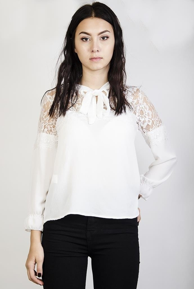 Biała bluzka koszulowa z kokardą