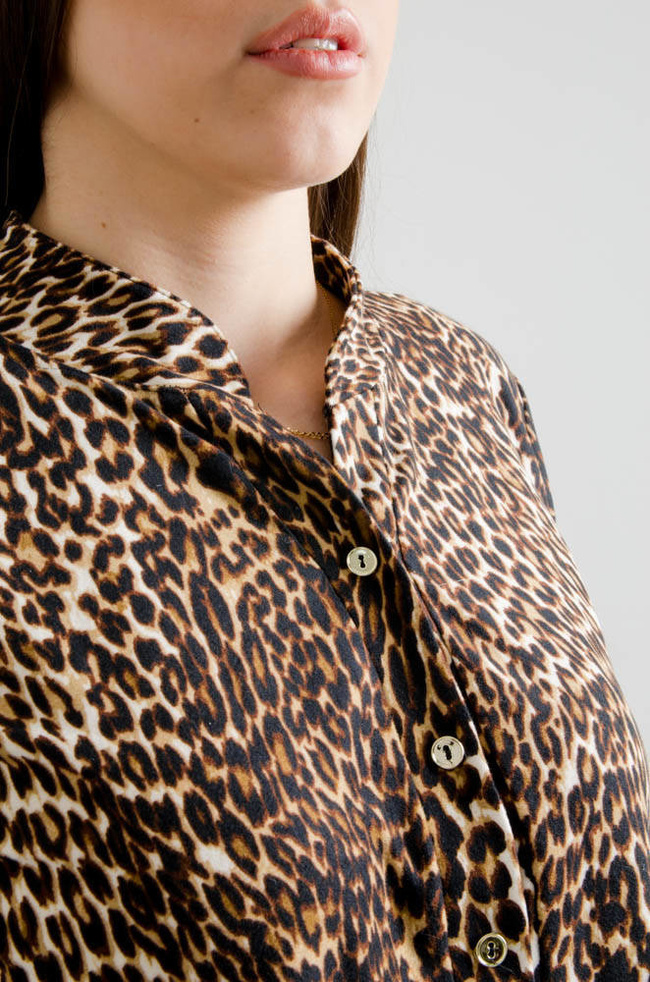 CZARNA BLUZKA W PANTERKĘ Z GUMKĄ NA DOLE