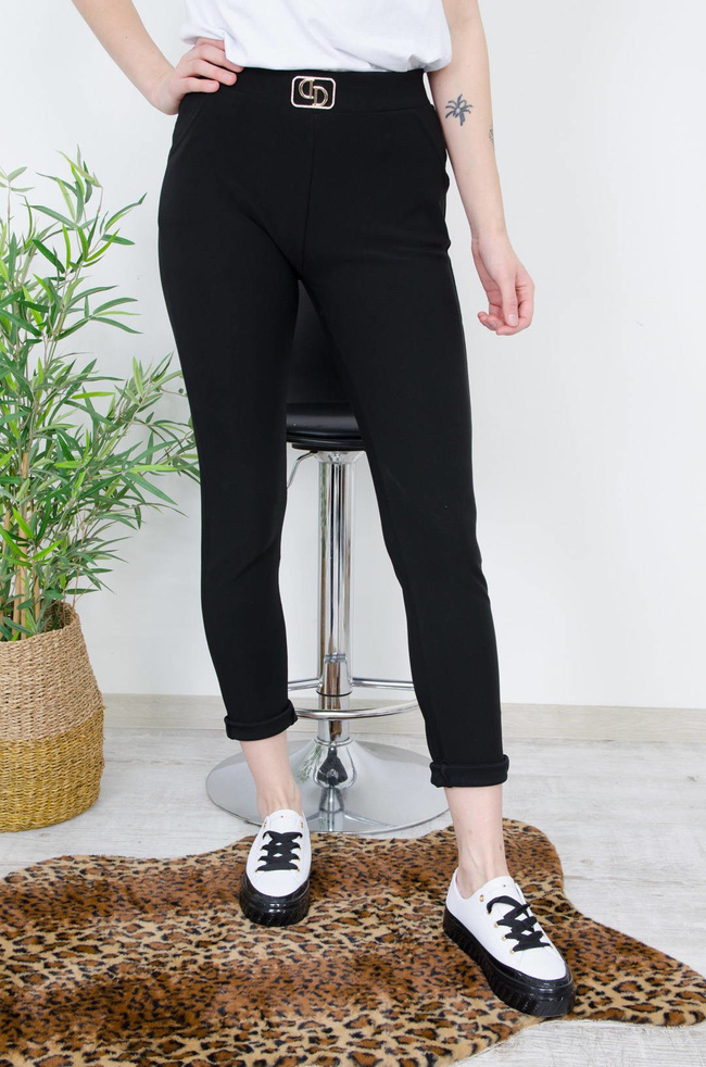 CZARNE LEGGINSY ZE ZŁOTYM ZNACZKIEM W PASIE