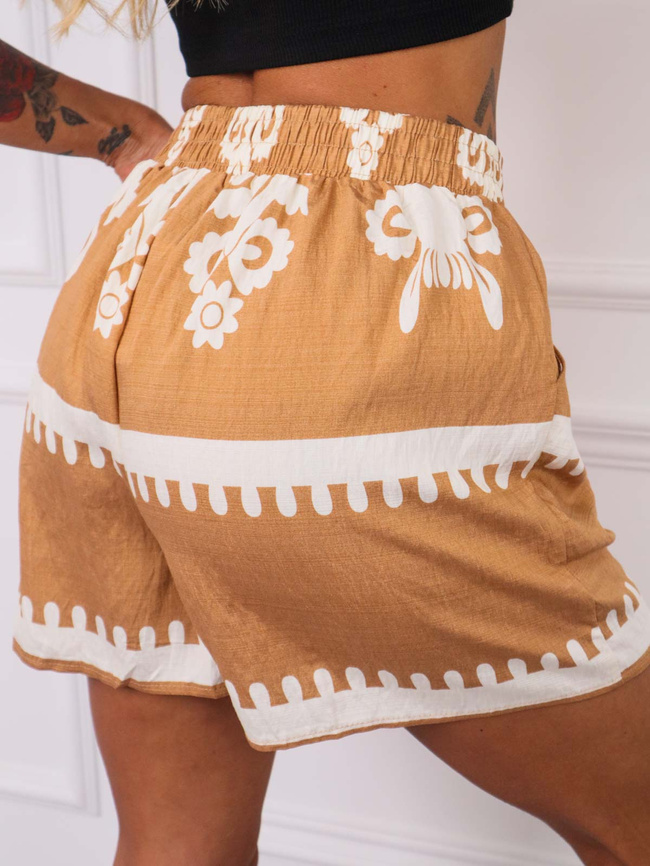 SZORTY WZORZYSTE Z WIĄZANIEM W PASIE- BRĄZOWE