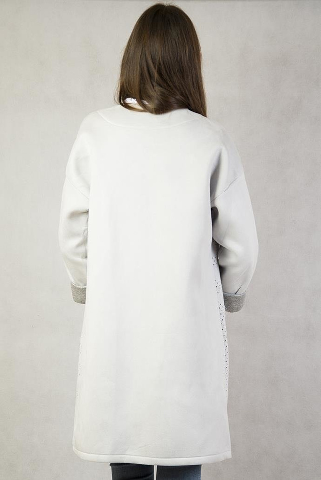 Szara narzutka zamszowa z ażurowym przodem