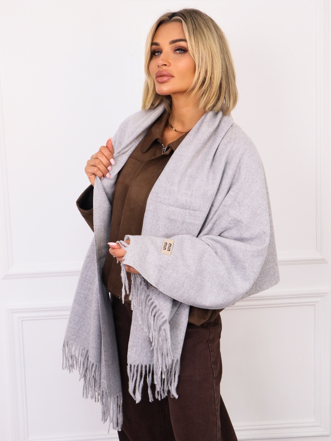 KLASYCZNY SZAL DZIANINOWY Z FRĘDZLAMI- SZARY