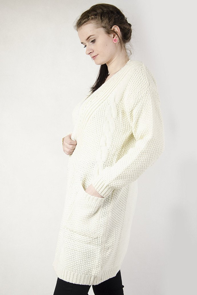 Długi kremowy sweter z kieszeniami