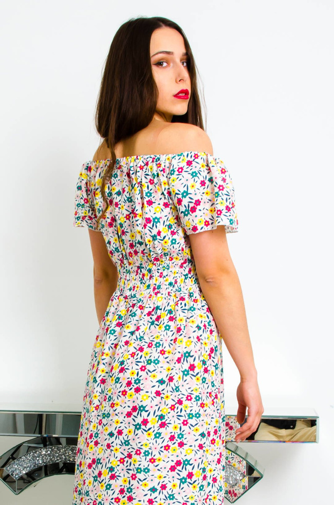 BIAŁA DLUGA SUKIENKA W KWIATY