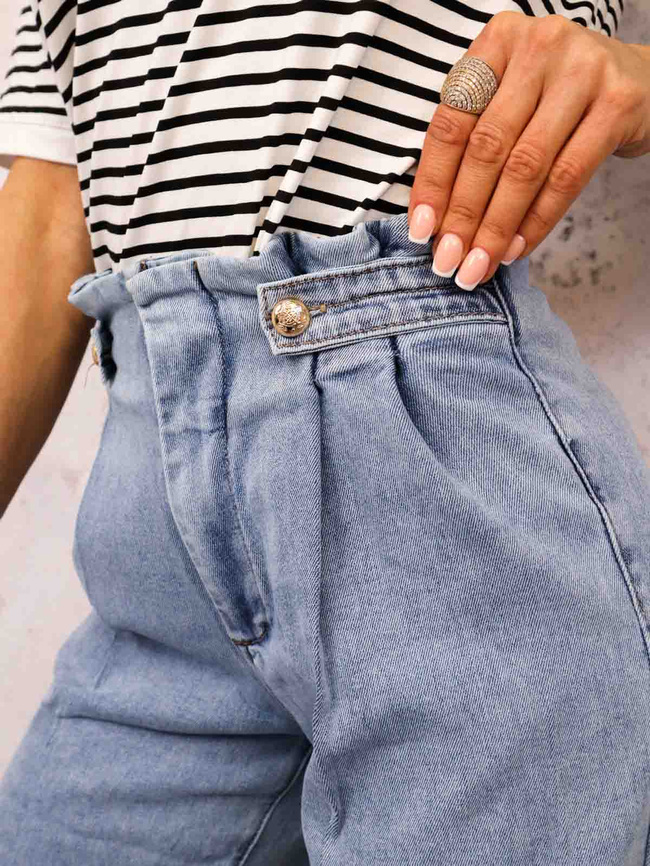 SPODNIE JEANSOWE Z OZDOBNYMI PASKAMI W PASIE- JASNY JEANS