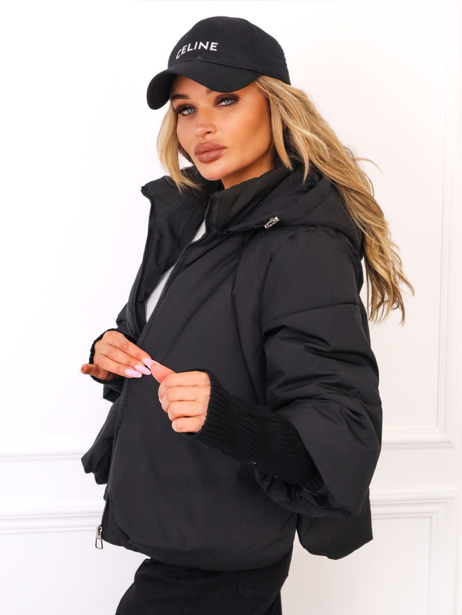 KURTKA PUCHOWA Z DZIANINOWYMI WSTAWKAMI PRZY RĘKAWACH- CZARNA