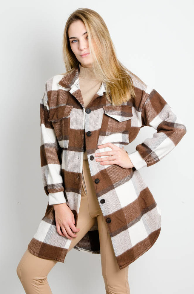 BRĄZOWY PŁASZCZ KOSZULOWY W KRATĘ