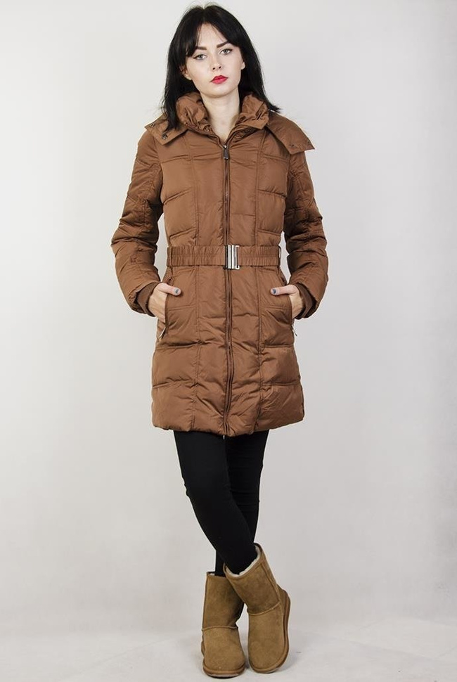 Brązowa pikowana kurtka z klamrą w pasie