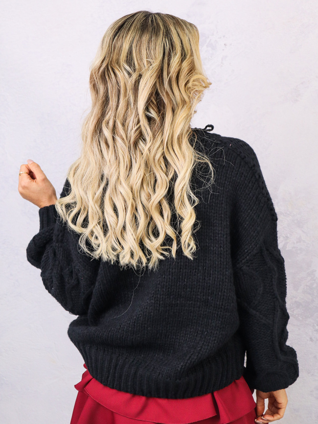 SWETER ROZPINANY Z OZDOBYMI NASZYWANYMI KWIATAMI-CZARNY