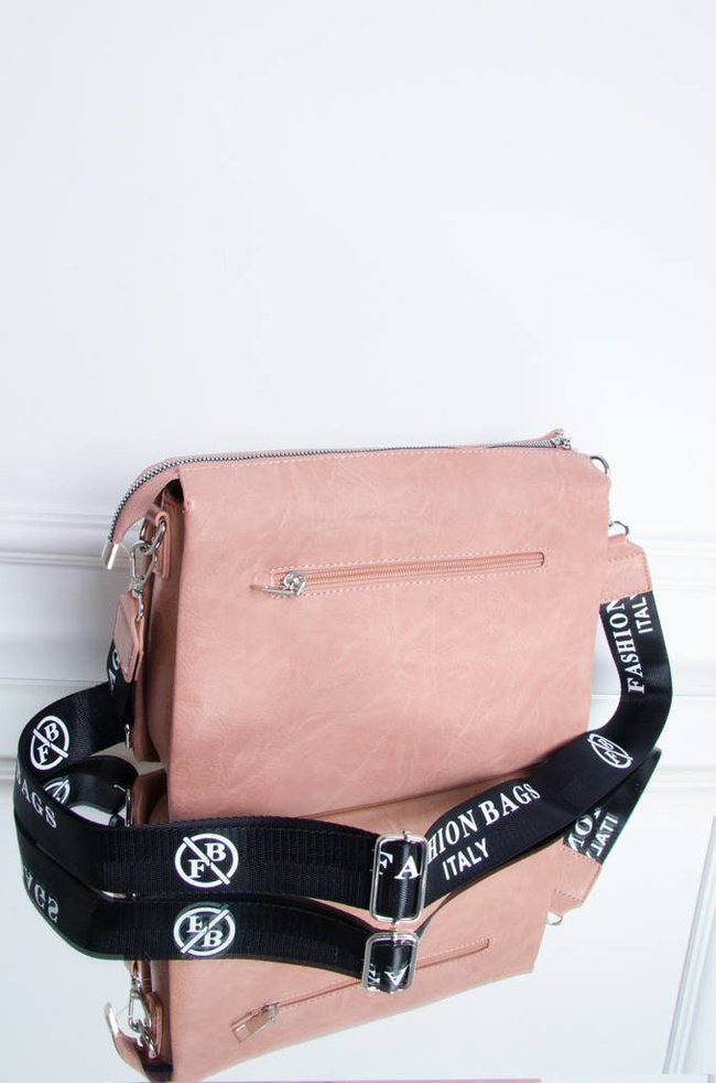 TOREBKA LISTONOSZKA Z IMITACJI SKÓRY- RÓŻOWA