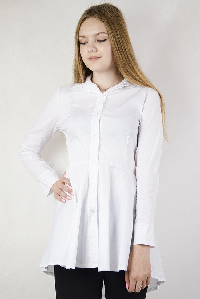 Biała koszula rozkloszowana od połowy