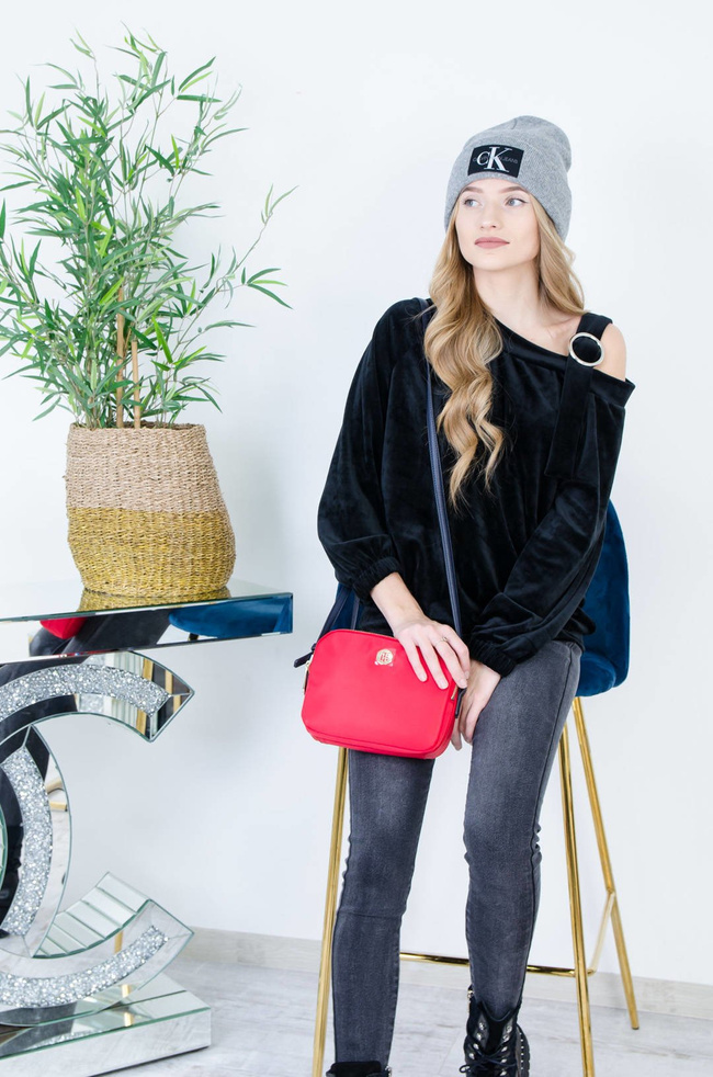 CZARNA WELUROWA BLUZKA Z WYCIĘCIEM NA RAMIENIU