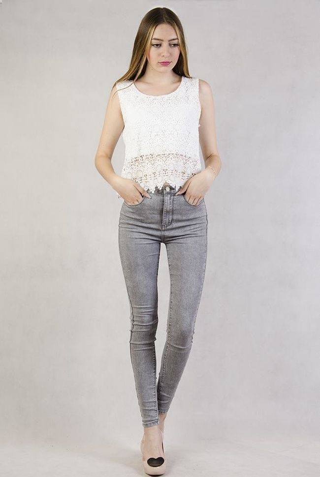 Szare rurki z wysokim stanem