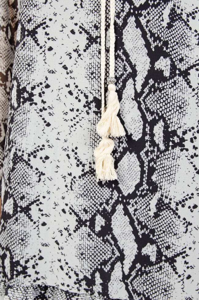 Sukienka w wężowy wzór