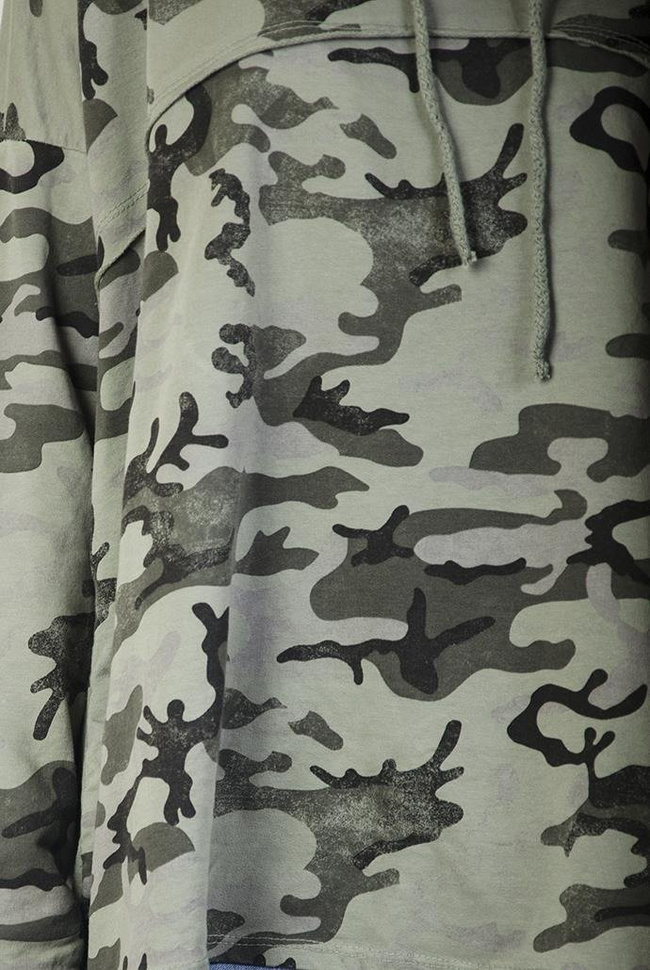 Khaki bluzka z kapturem w motyw moro