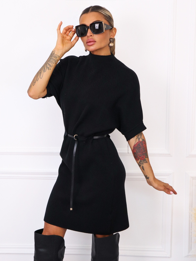 SUKIENKA SWETERKOWA Z PÓŁGOLFEM I PASKIEM - CZARNA