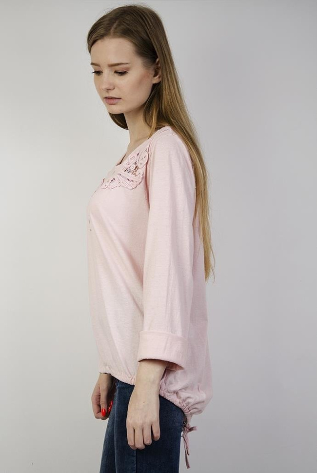 Jasnoróżowa bluzka z guzikami