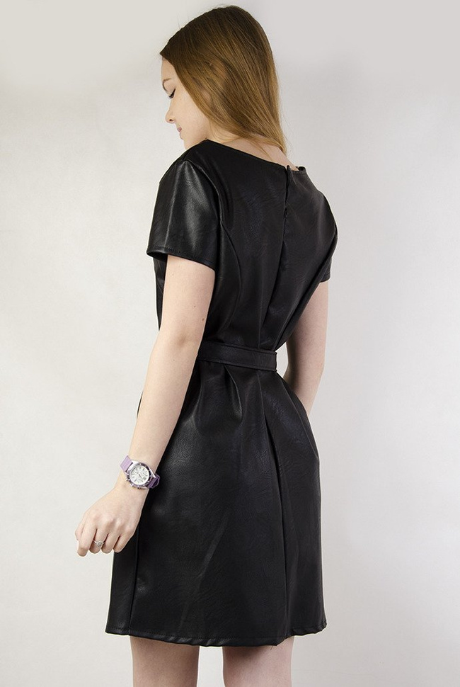 Czarna skórkowa sukienka typu tulipan