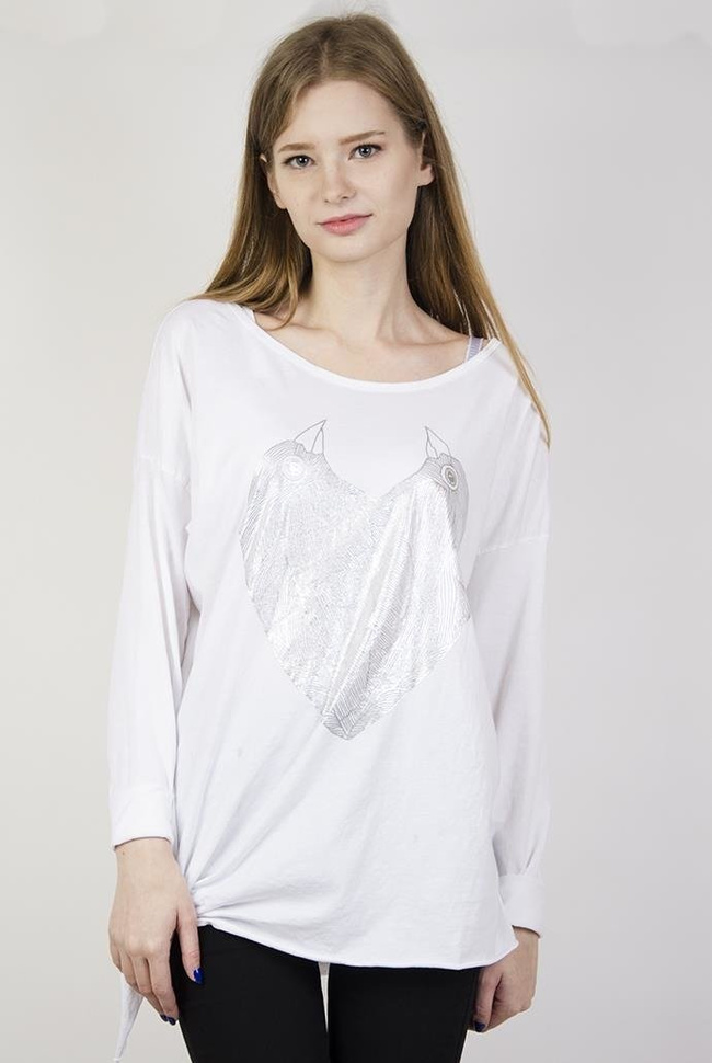 Biała bluzka z wiązaniem z boku i srebrnym sercem