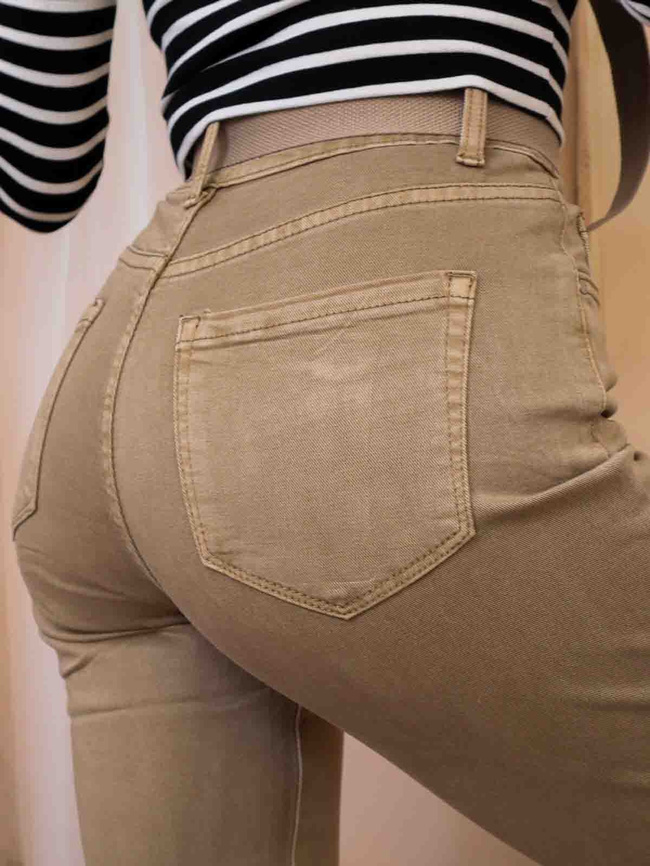 BRĄZOWE SPODNIE MOM FIT+ PASEK