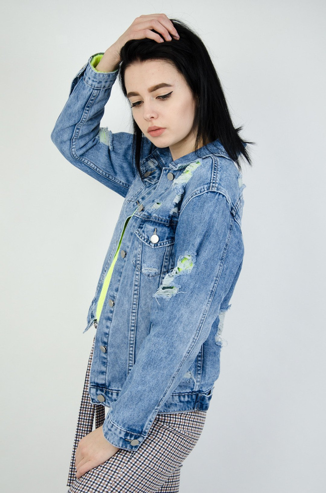 Kurtka jeansowa z przetarciami