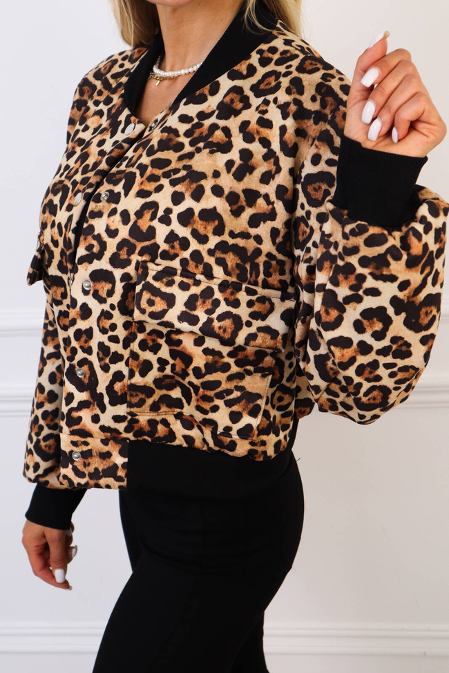 BLUZA W PANTERKĘ Z KIESZENIAMI ZAPINANA NA ZATRZASKI