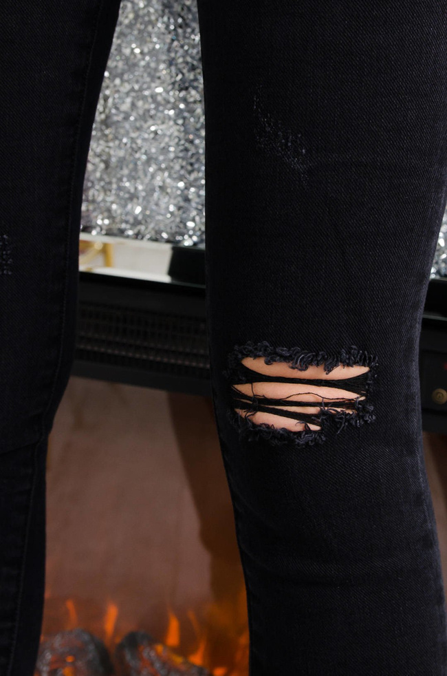 CZARNE SPODNIE JEANSOWE Z ODZOBNYM PASEM