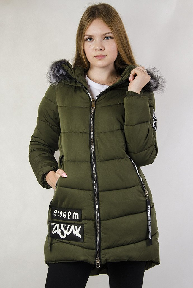 Zielona, przedłużana kurtka z naszywkami