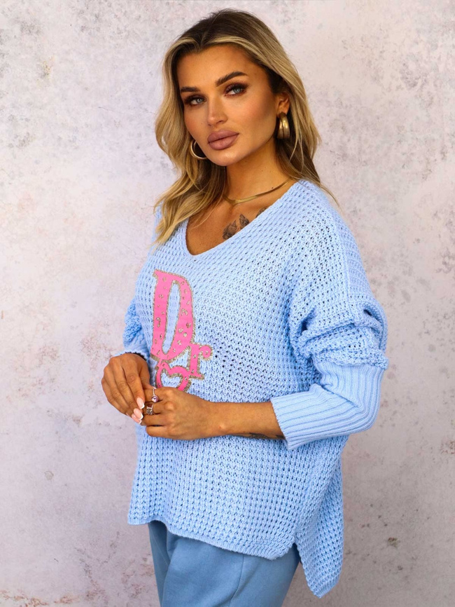 SWETER OVERSIZE O KROJU NIETOPERZA Z OZDOBNĄ APLIKACJĄ- NIEBIESKI