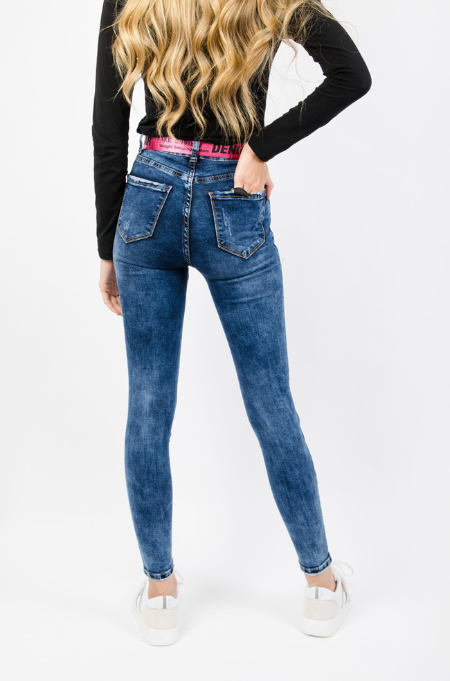 Spodnie jeansowe z różowym paskiem